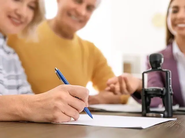 Signing Document Lawyer Meeting Suffolk City Virginia in Suffolk City, Virginia