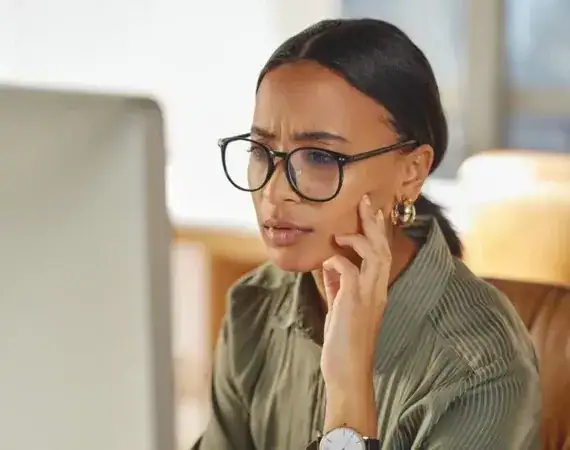 Focused Professional Reviewing Documents Suffolk County New York in Suffolk, New York