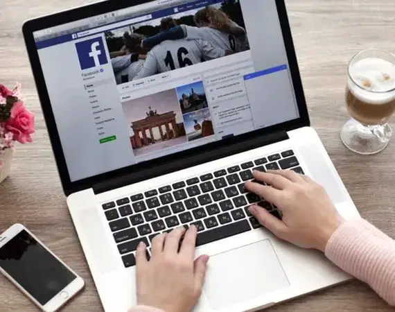 Lawyer Facebook Macbook Usage Suffolk County New York in Suffolk, New York