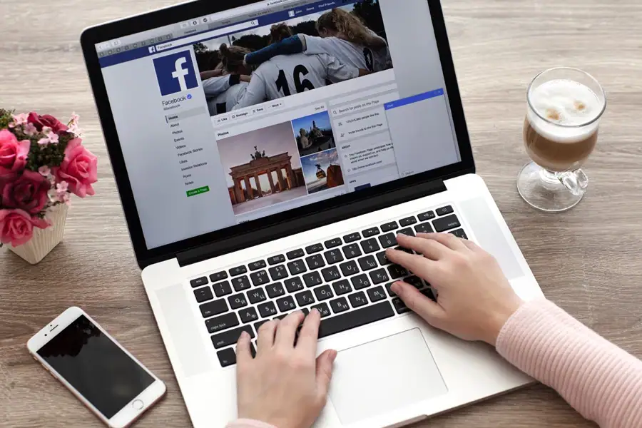 Lawyer Facebook Macbook Usage Suffolk County New York in Suffolk, New York